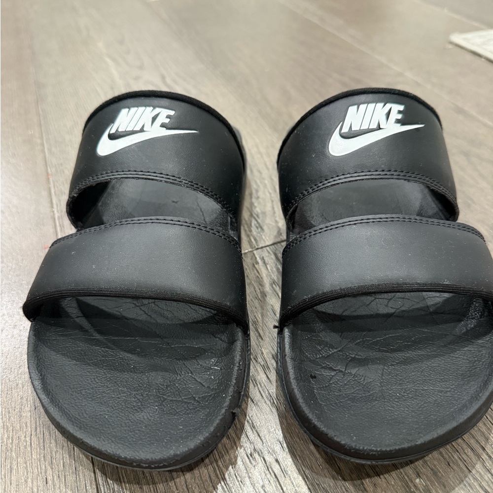 Nike Puffy Compact Slides Size 9 – Black Comfort Slip-On Sandals